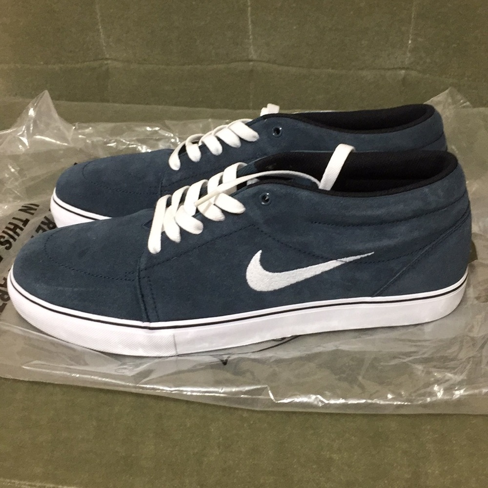 Men’s NIKE size 14 BNWOT